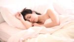 ASMR: val op deze manier heerlijk in slaap zonder pillen of poeders